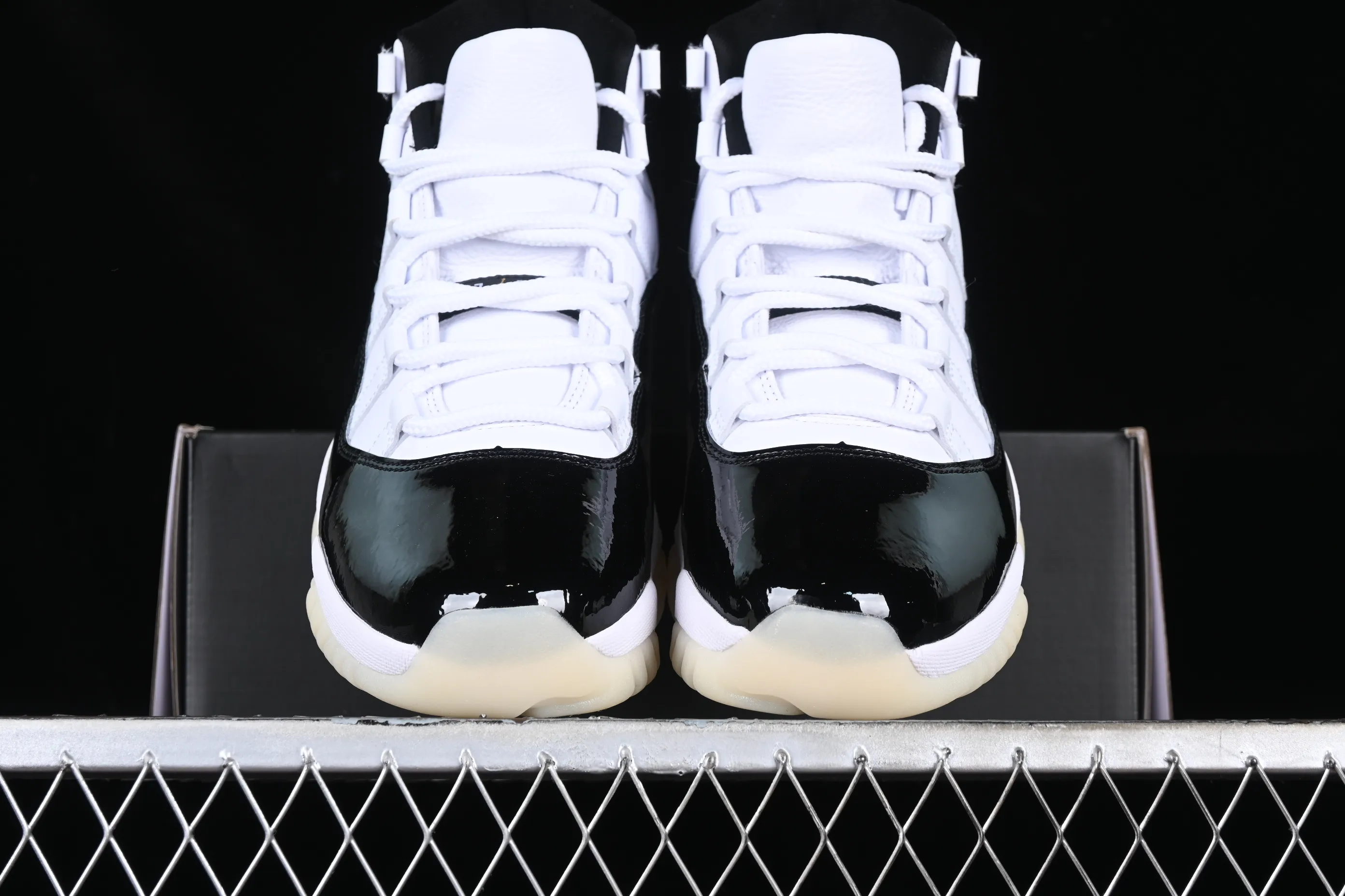 All Categories Air Jordan Jordan series basketball shoes Air Jordan 11 OG version Air Jordan 11 "DMP" AJ11 Joe 11 gold brick Kang buckle genuine carbon first layer CT8012-170